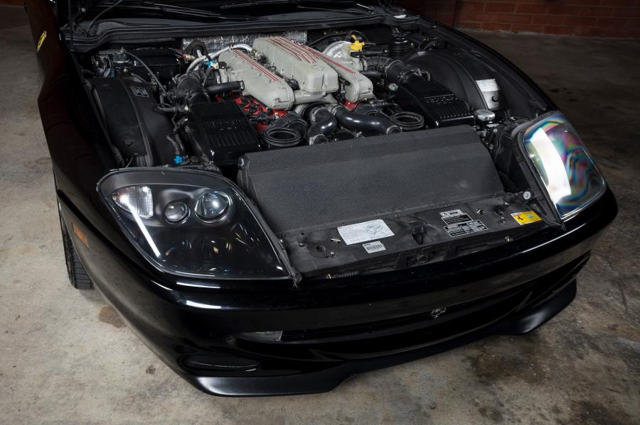 Моторный отсек Ferrari 550 Maranello 2000 года  (фото 72 из 112)